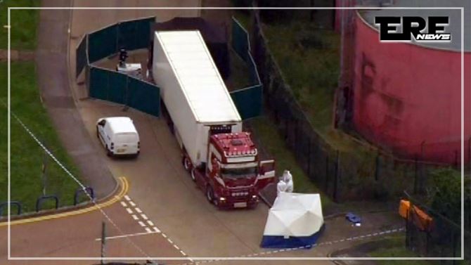 Caminhão com corpos foi encontrado no Reino Unido, nesta quarta-feira (23) — Foto: A P