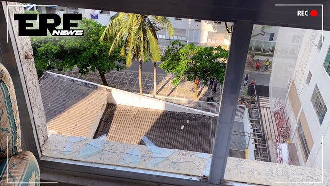 Foto divulgada neste sábado (11) mostra janela quebrada por onde criança de 5 anos caiu em Guarujá (SP) — Foto: Reprodução/Plantão Guarujá